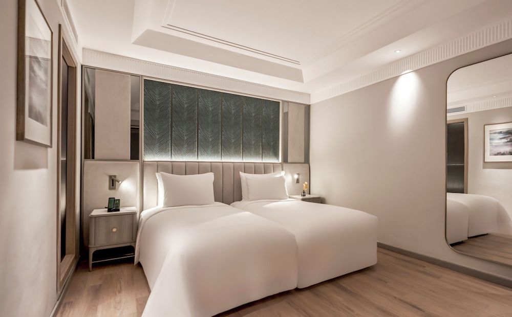 La Siesta Premium Saigon Central Superior Room (No window) 5