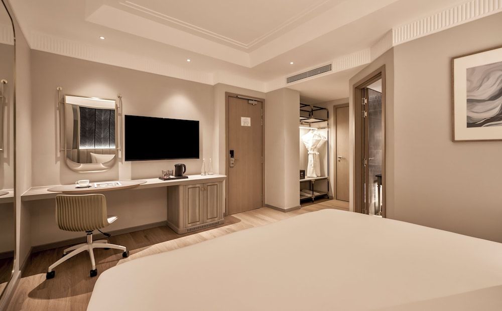 La Siesta Premium Saigon Central Superior Room (No window) 8