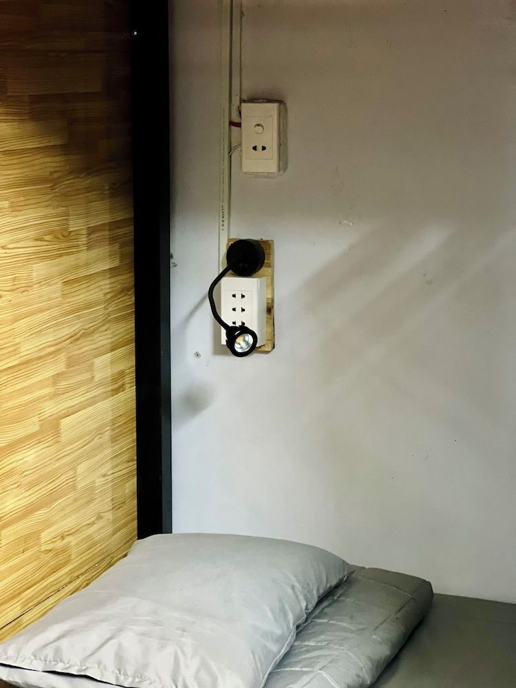 Shared Dormitory, Women only