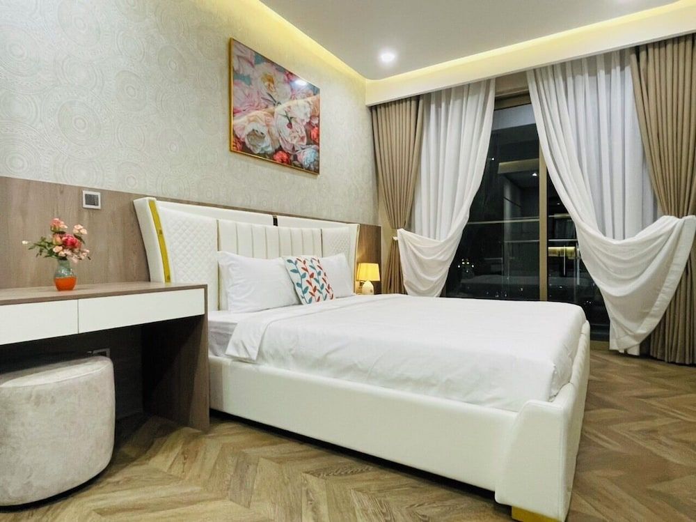 Grand Condo, Balcony, City View