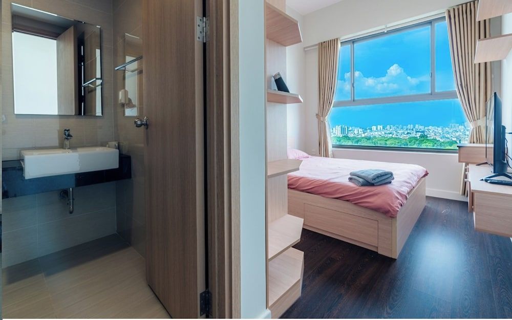 Park Legend Tan Son Nhat Airport Luxury Premier Suite, 2 Bedrooms, City View, Poolside 6