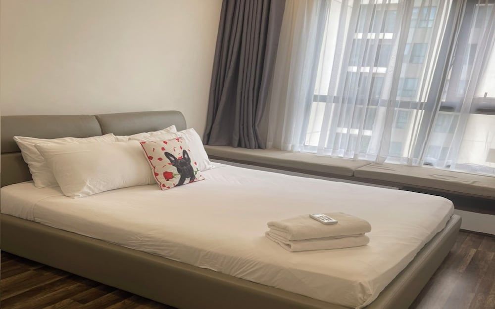 Park Legend Tan Son Nhat Airport Luxury Premier Suite, 2 Bedrooms, City View, Poolside