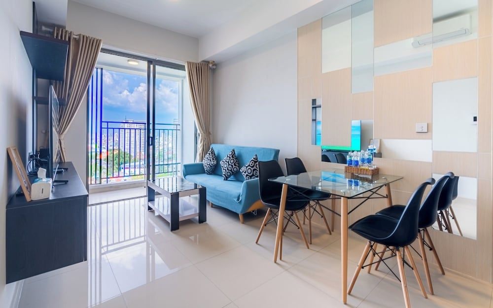 Park Legend Tan Son Nhat Airport Luxury Premier Suite, 2 Bedrooms, City View, Poolside 3