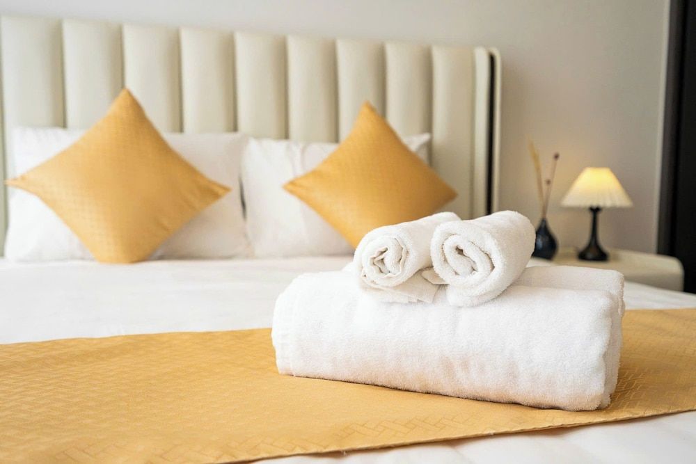 Park Legend Tan Son Nhat Airport Luxury Premier Suite, 1 Bedroom, City View, Poolside 4