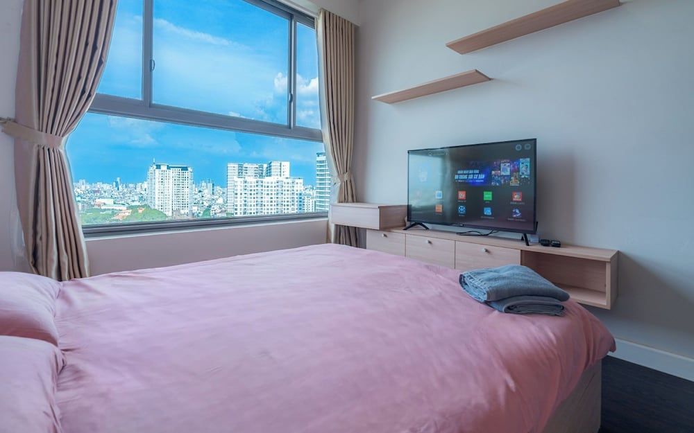 Park Legend Tan Son Nhat Airport Luxury Premier Suite, 2 Bedrooms, City View, Poolside 5