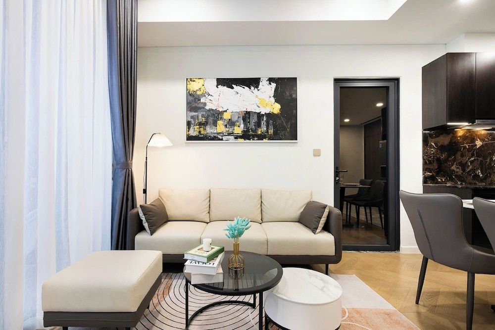 Park Legend Tan Son Nhat Airport Luxury Premier Suite, 1 Bedroom, City View, Poolside 8