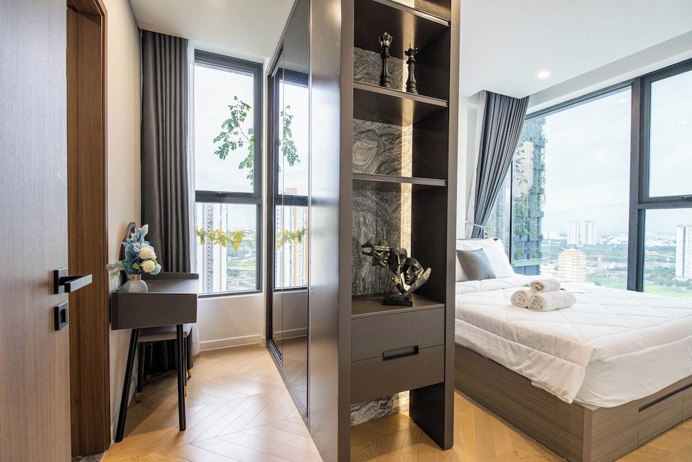 Romantic Suite, 1 Bedroom, Business Lounge Access, City View
