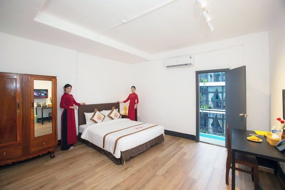 Suite, Balcony, City View
