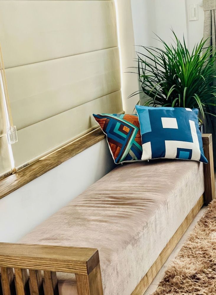 RAINBOW Sky Center TSN Airport Superior Studio, 1 Queen Bed, Kitchen, City View 7