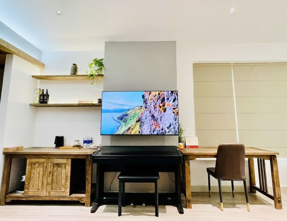 RAINBOW Sky Center TSN Airport Superior Studio, 1 Queen Bed, Kitchen, City View 8