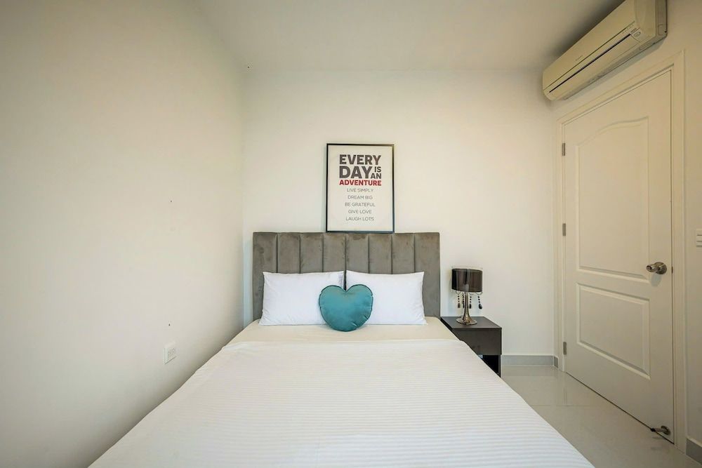 SOHO Citypoint Central Suites Deluxe Apartment, 2 Bedrooms, City View 9