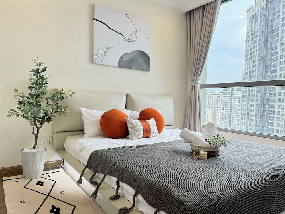 Luxury Apartment, 2 Bedrooms, Balcony, Park View