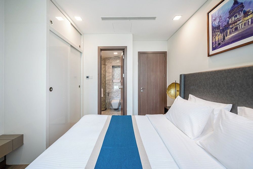 Standard Apartment, 3 Bedrooms, Balcony, City View