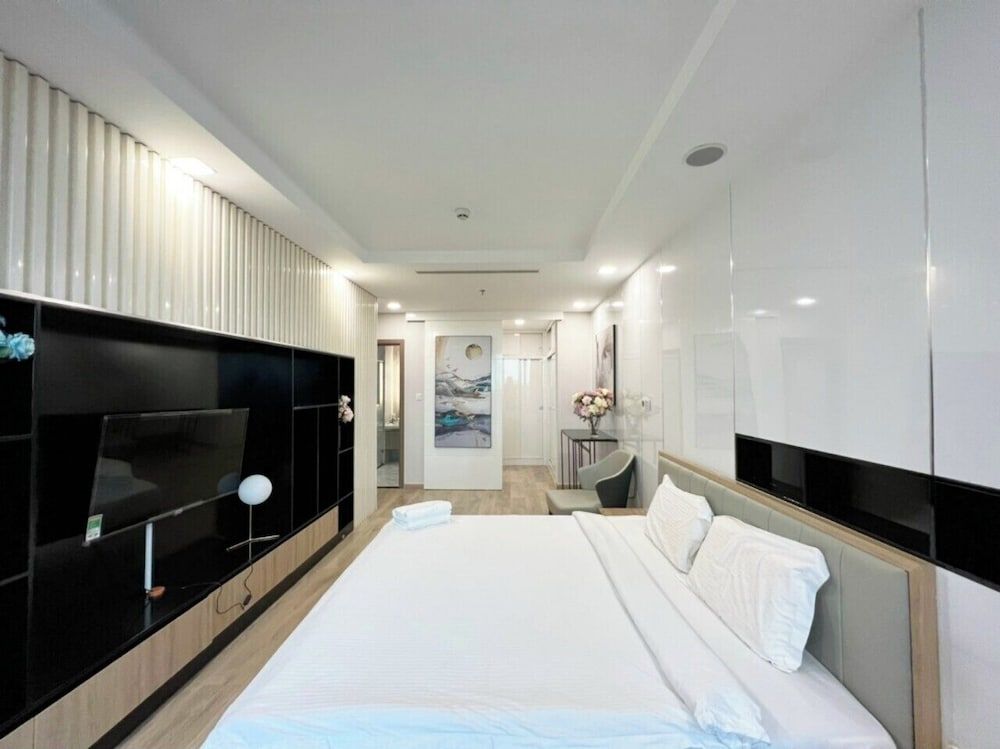 Deluxe Apartment, 4 Bedrooms, Balcony, City View