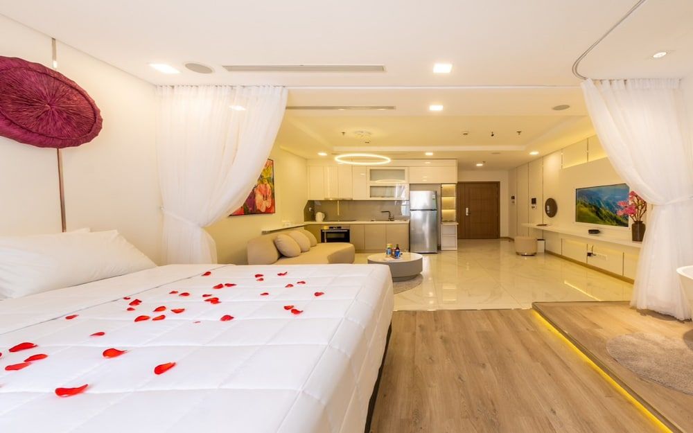 Presidential Suite, 1 Bedroom, Club Lounge Access, City View