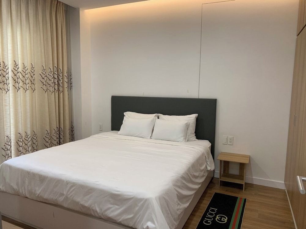 The Wellington-Republic Plaza Airport Luxury Apartment, Balcony, Pool View