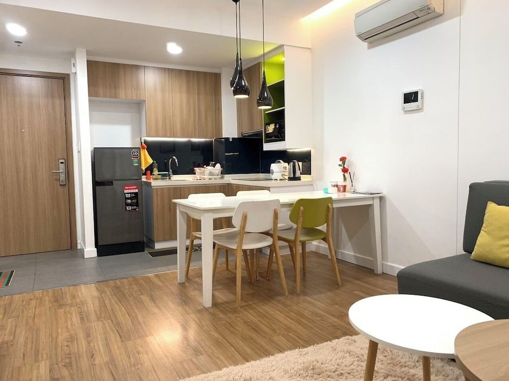 The Wellington-Republic Plaza Airport Luxury Apartment, Balcony, Pool View 6