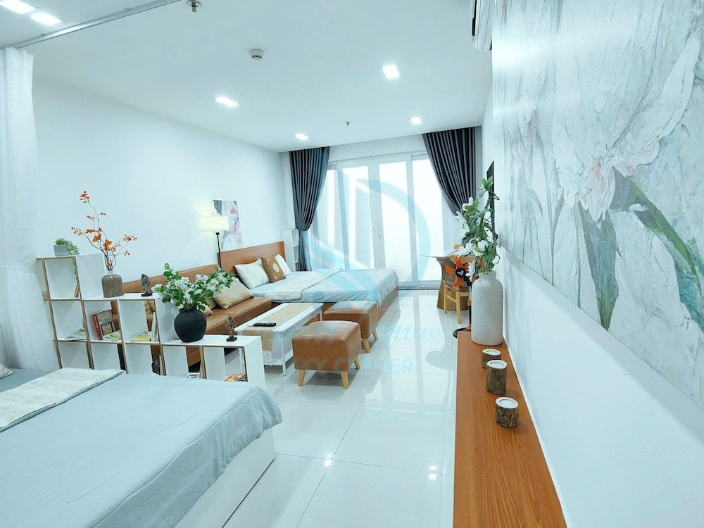 Luxury 2-bedroom Apartment Basic Condo, City View 2