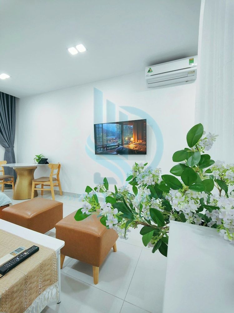 Luxury 2-bedroom Apartment Basic Condo, City View 7