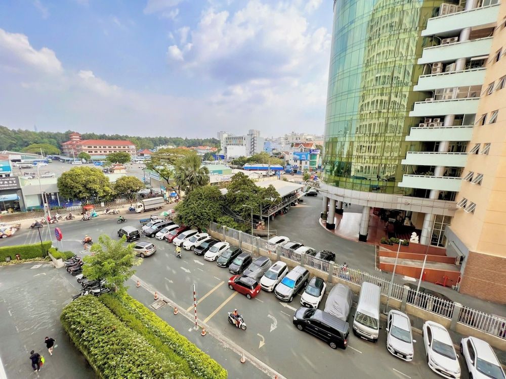 Luxury 2-bedroom Apartment Basic Condo, City View 3