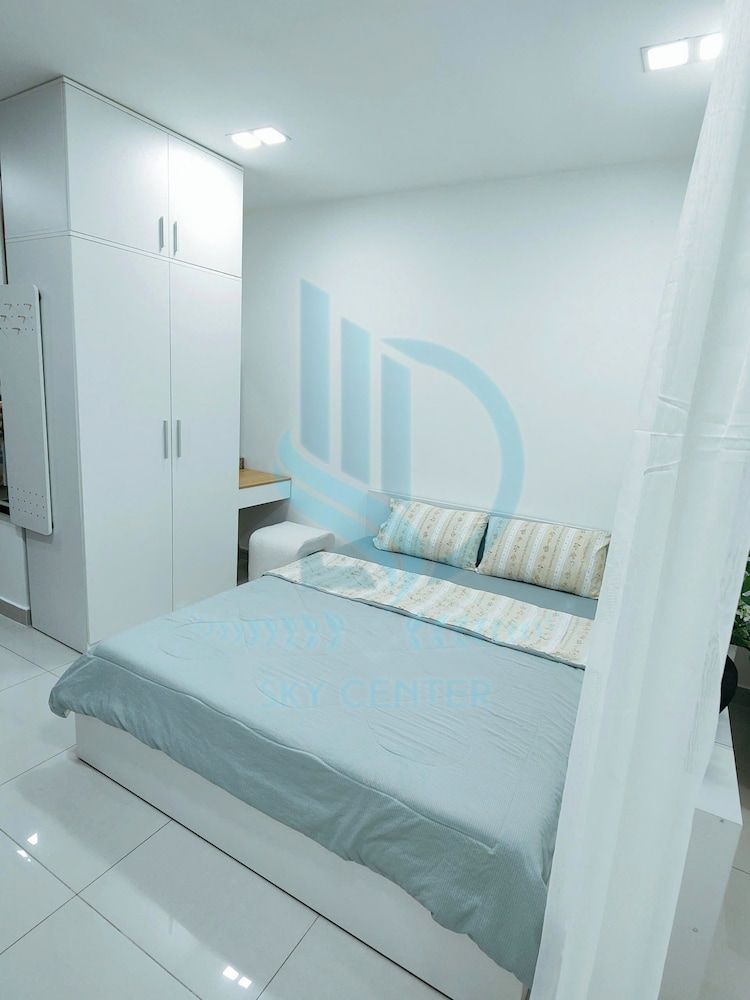 Luxury 2-bedroom Apartment Basic Condo, City View