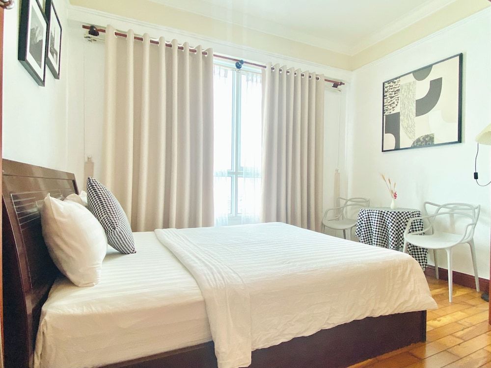 Grand Studio Suite, 1 Queen Bed, City View