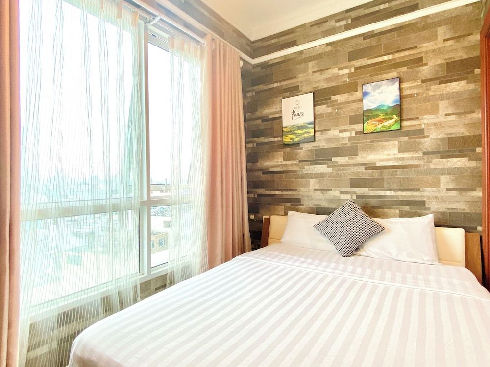 Panoramic Studio Suite, 1 Queen Bed, City View