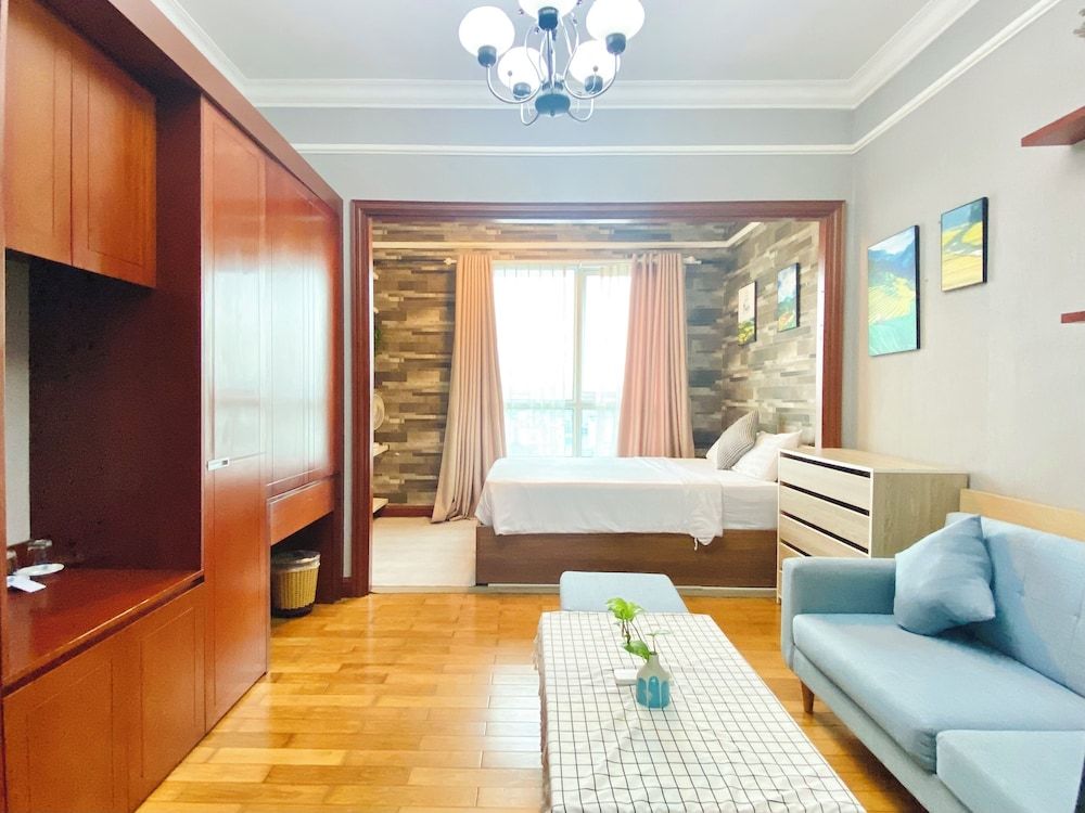 Panoramic Studio Suite, 1 Queen Bed, City View