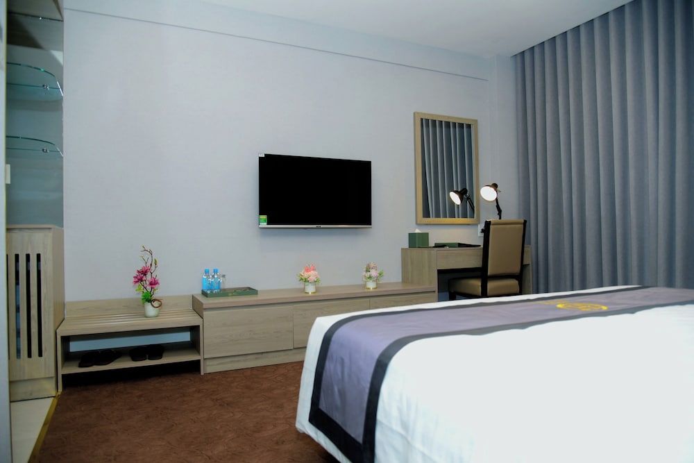 Standard Room, 1 King Bed, City View