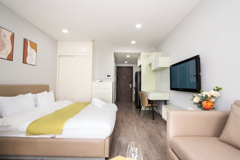 Panoramic Studio, River View