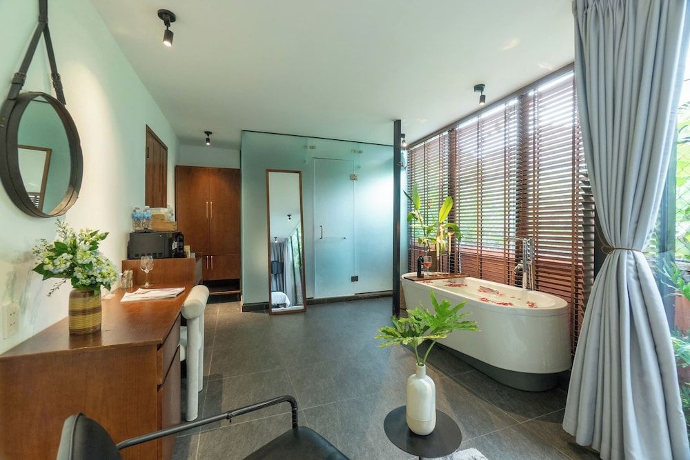 Nexus House Thao Dien Suite Garden Balcony Bathtub 3