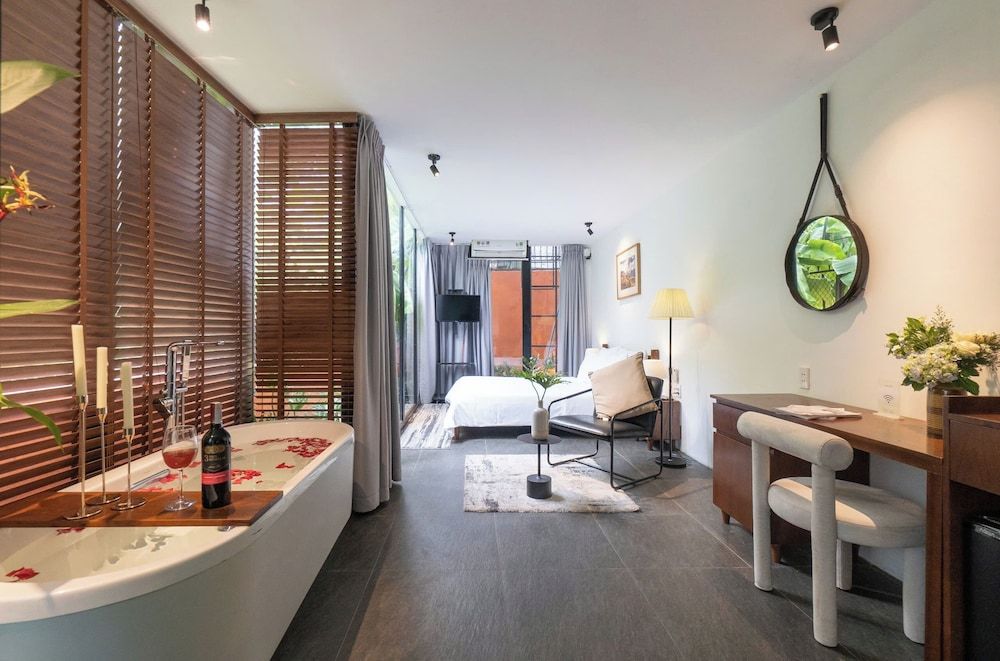 Nexus House Thao Dien Suite Garden Balcony Bathtub 5