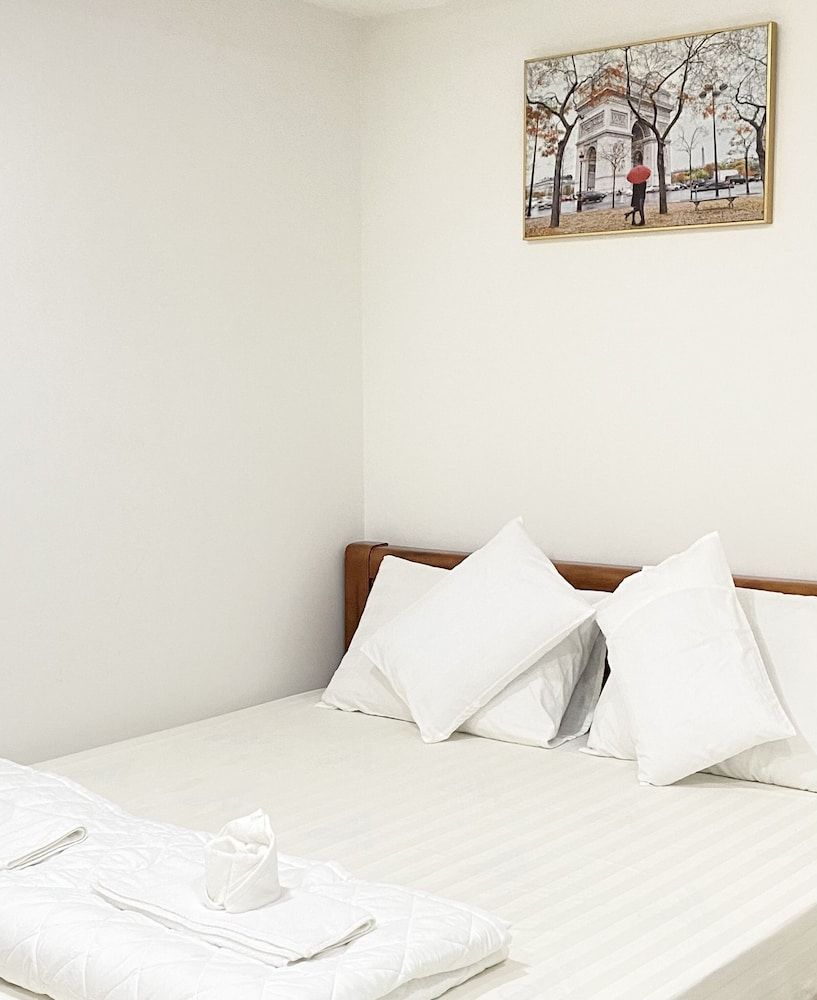 Basic Room, 1 Queen Bed, Non Smoking