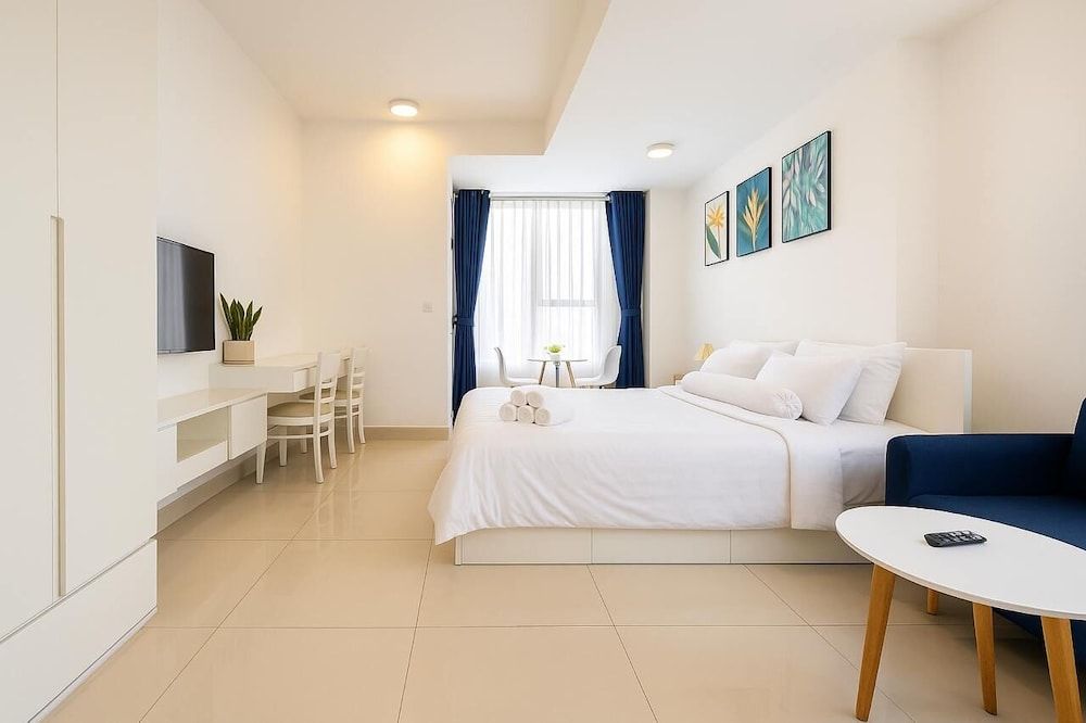 Premier Apartment, 1 Queen Bed, Smoking, City View