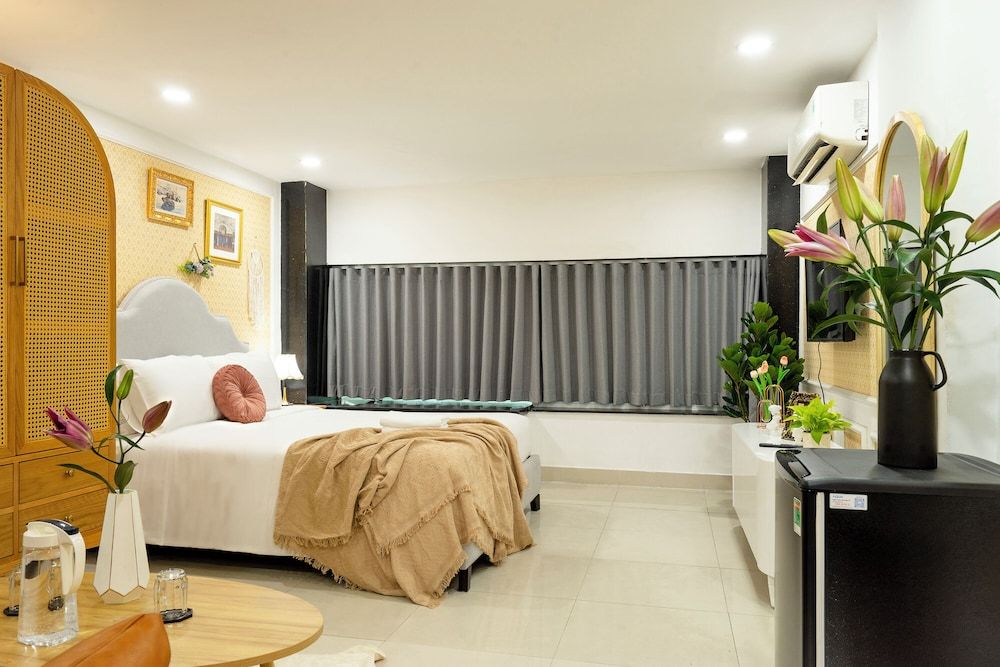 SAZI Church View Home - Free Nails/HairWash Design Room