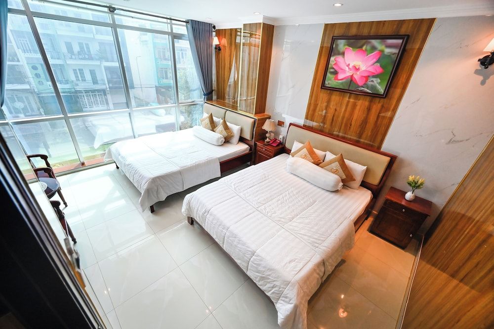 Deluxe Quadruple Room, Bathtub, City View