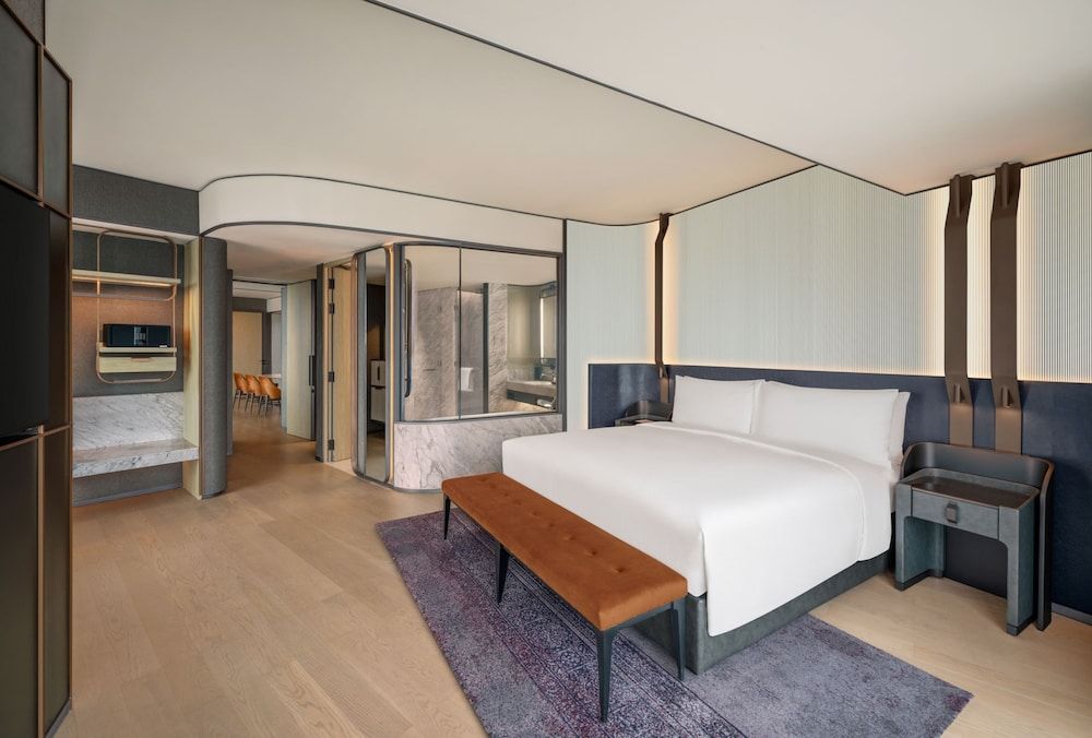 Premium Suite, 1 King Bed, River View