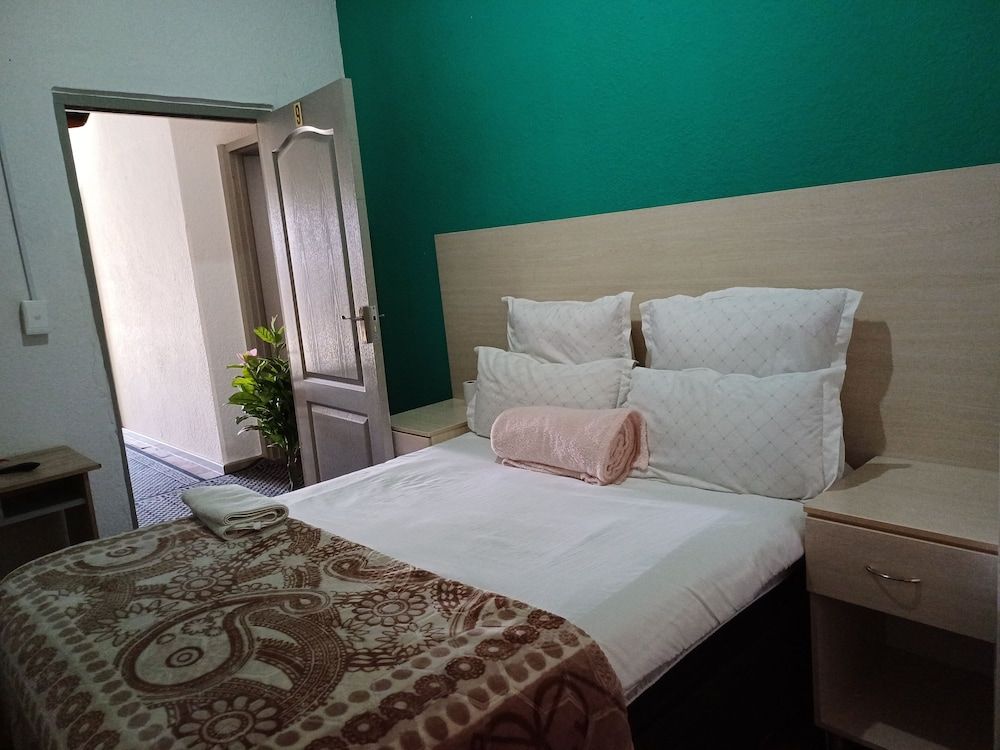 Ojong's Guesthouse Economy Double Room, Non Smoking 3
