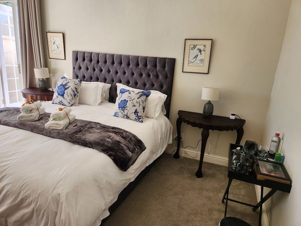 Executive Suite, Courtyard View