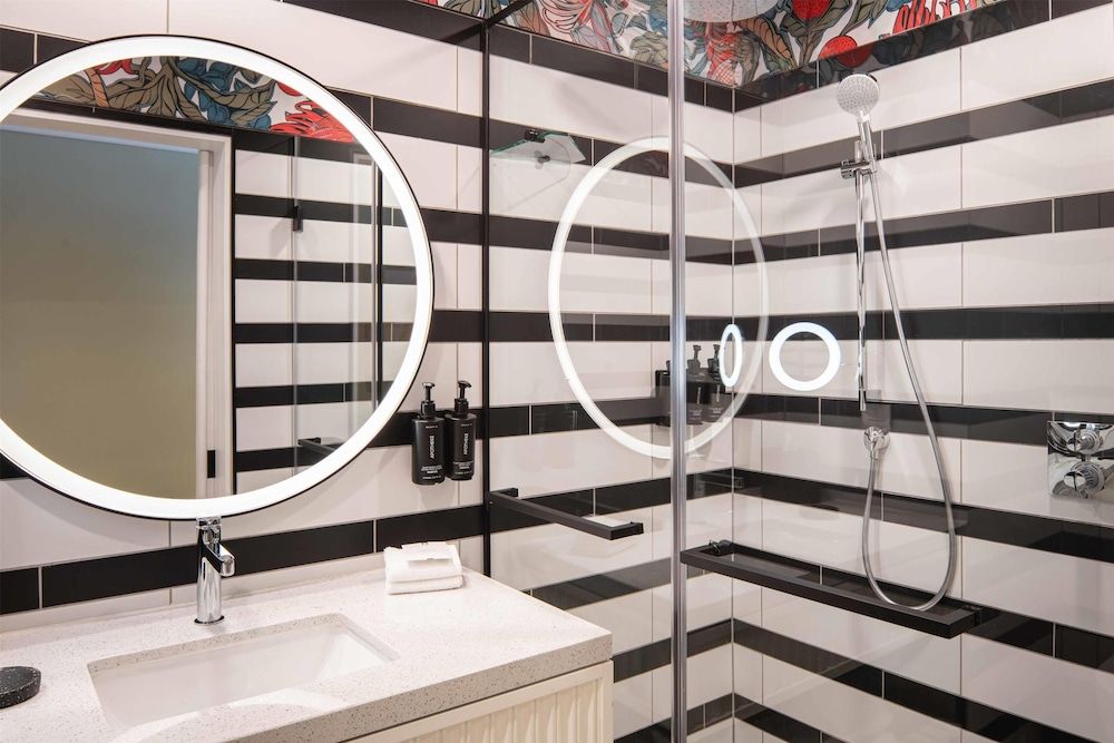 Canopy By Hilton Cape Town Longkloof Basic Room, Multiple Beds 6