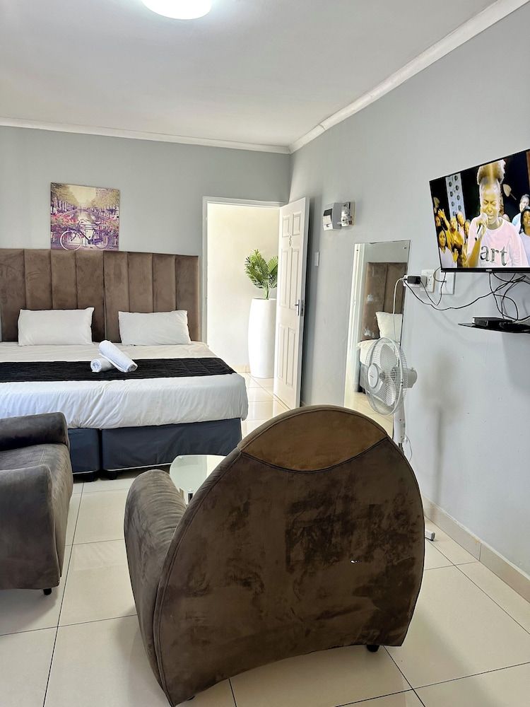 Mowetu Guest House Deluxe Room, City View