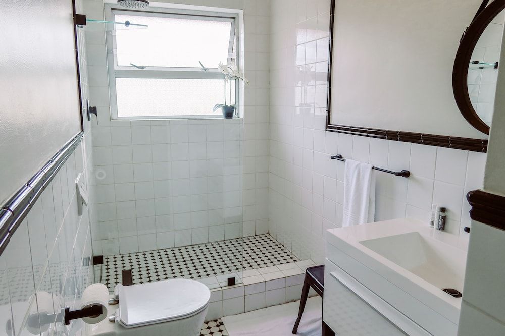 55 on Main Guesthouse and Spa Deluxe Room 4