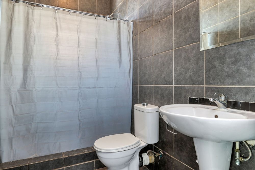 Inn & Out Express Sea Point Economy Double Room 10