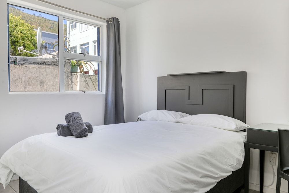 Inn & Out Express Sea Point Economy Double Room 3