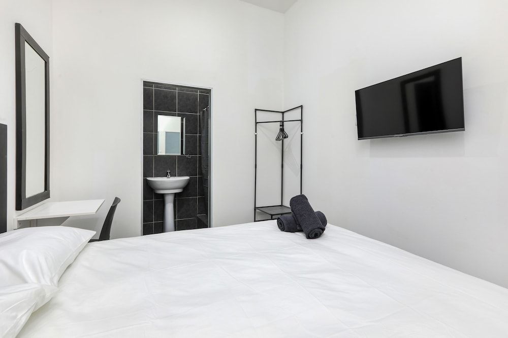 Inn & Out Express Sea Point Economy Double Room 6