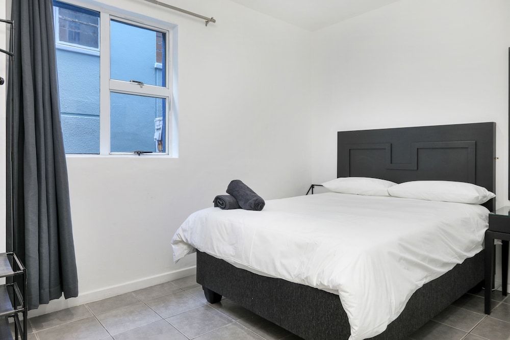 Inn & Out Express Sea Point Economy Double Room