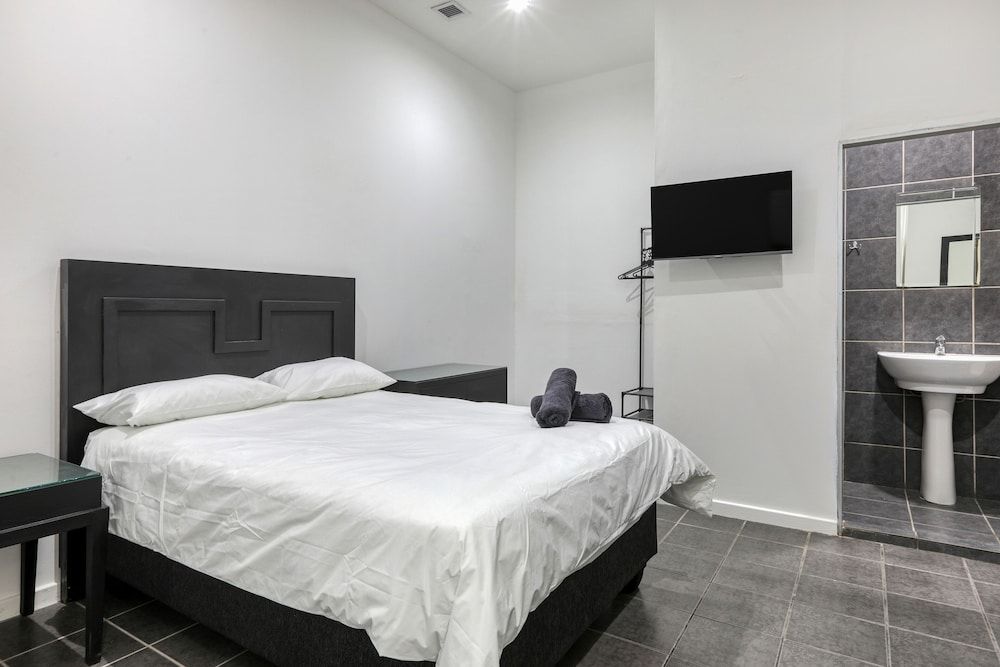 Inn & Out Express Sea Point Economy Double Room 7