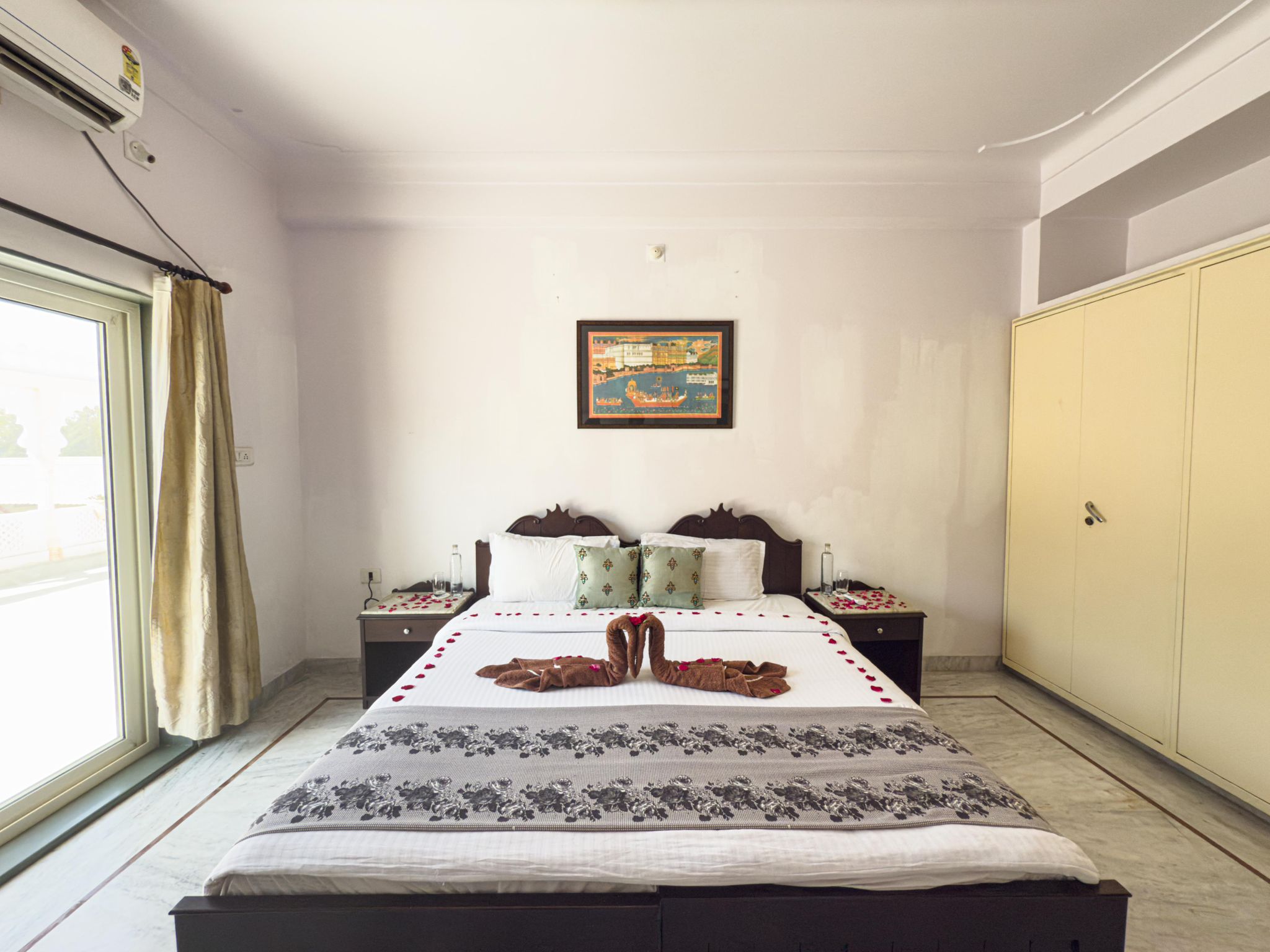 Pool View Luxury Cottage