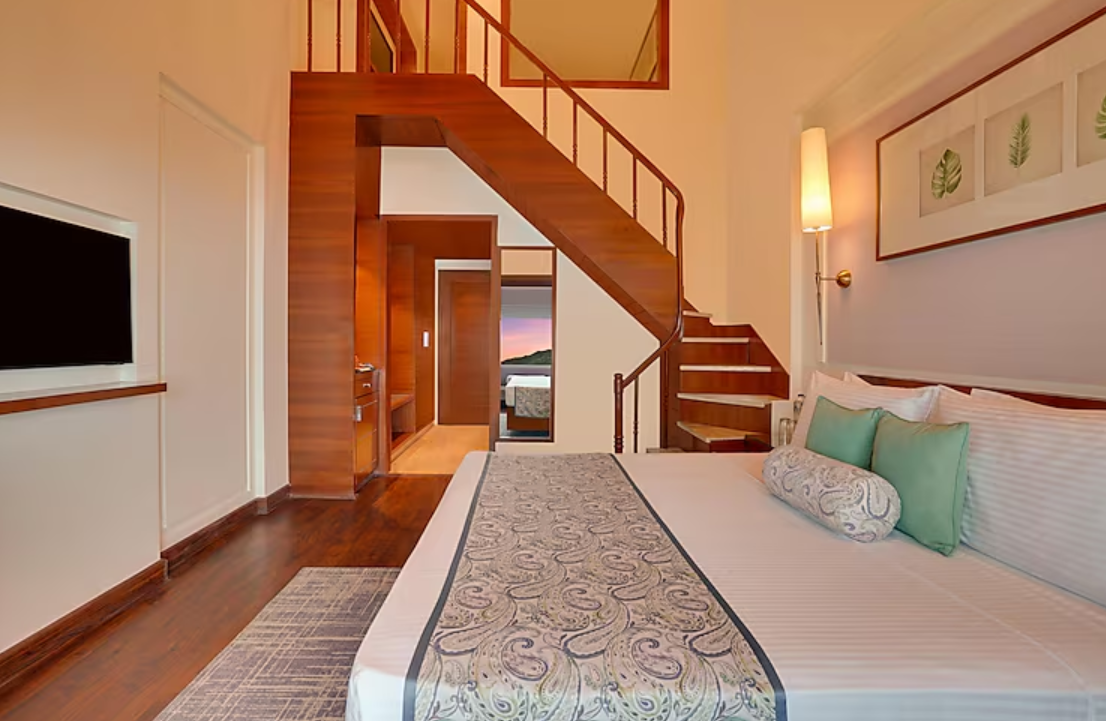 Executive Suite with Balcony and Valley View