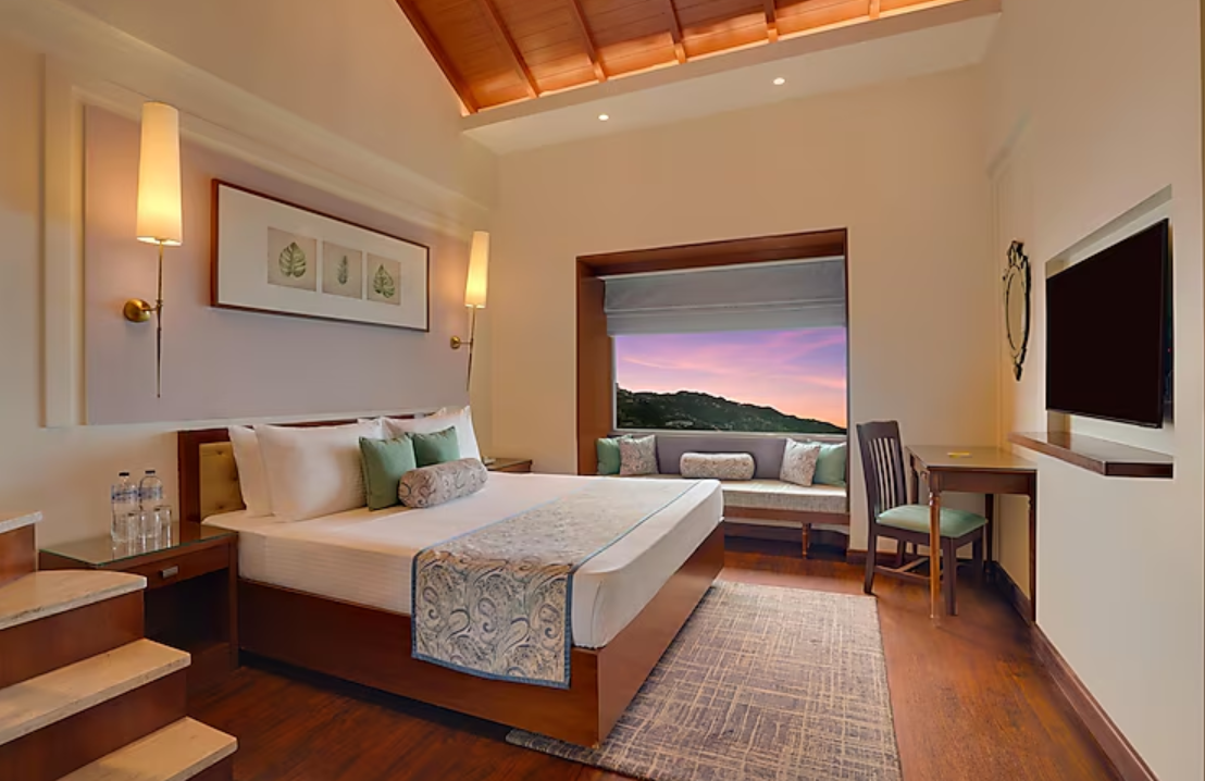 Executive Suite with Balcony and Valley View